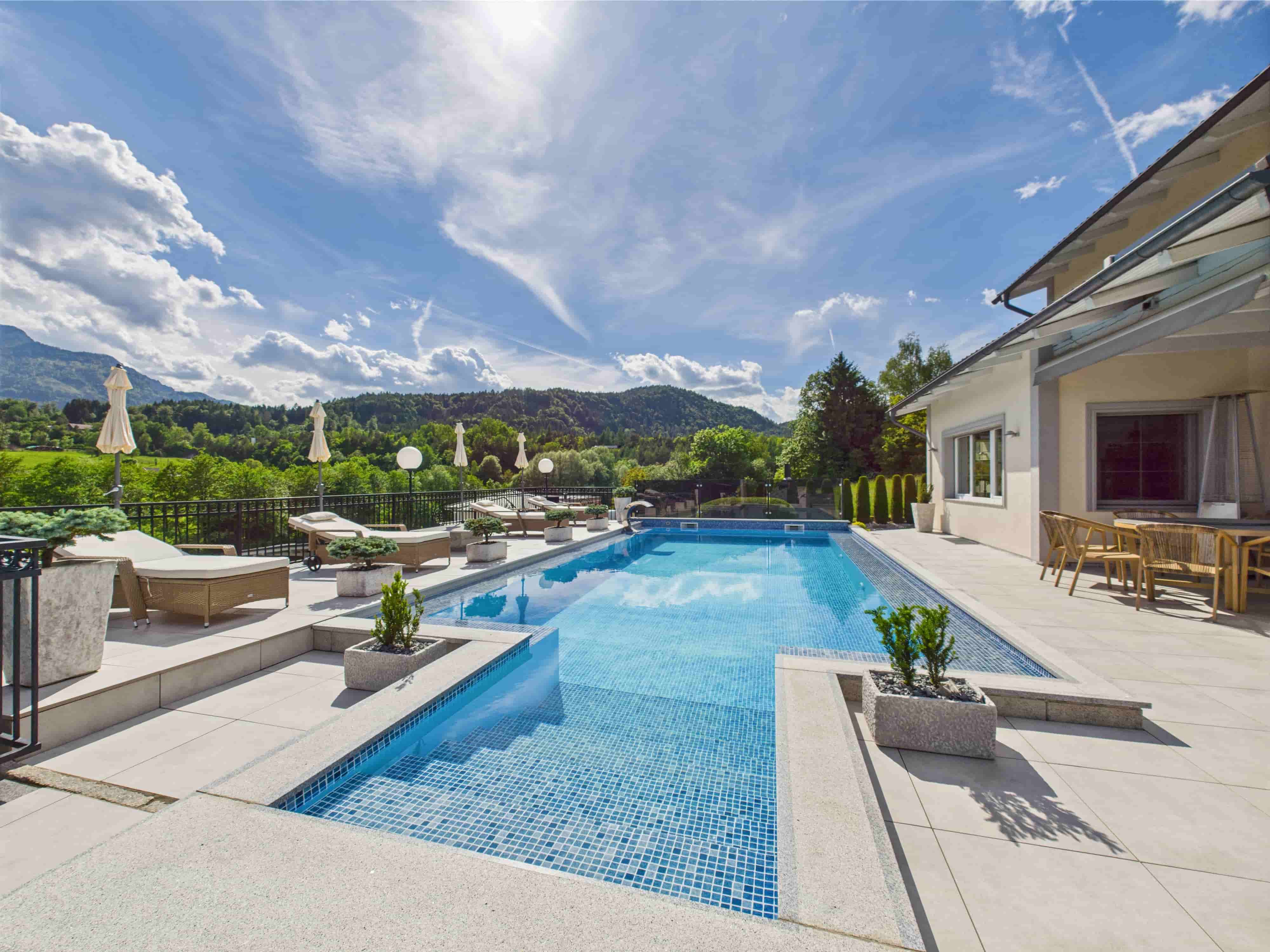 Exklusive Immobilie Kärnten Pool Bergpanorama